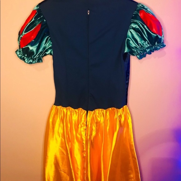 Sexy Snow White - Picture 10 of 16